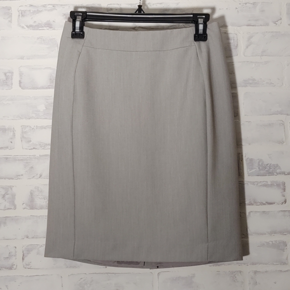 NWOT Worthington Short Gray Pencil Skirt